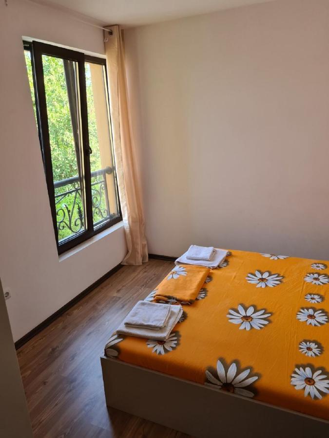 Sea Shore Apartment Sveti Vlas Bagian luar foto