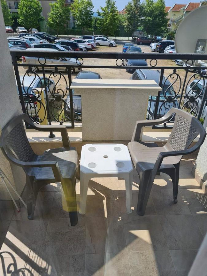 Sea Shore Apartment Sveti Vlas Bagian luar foto