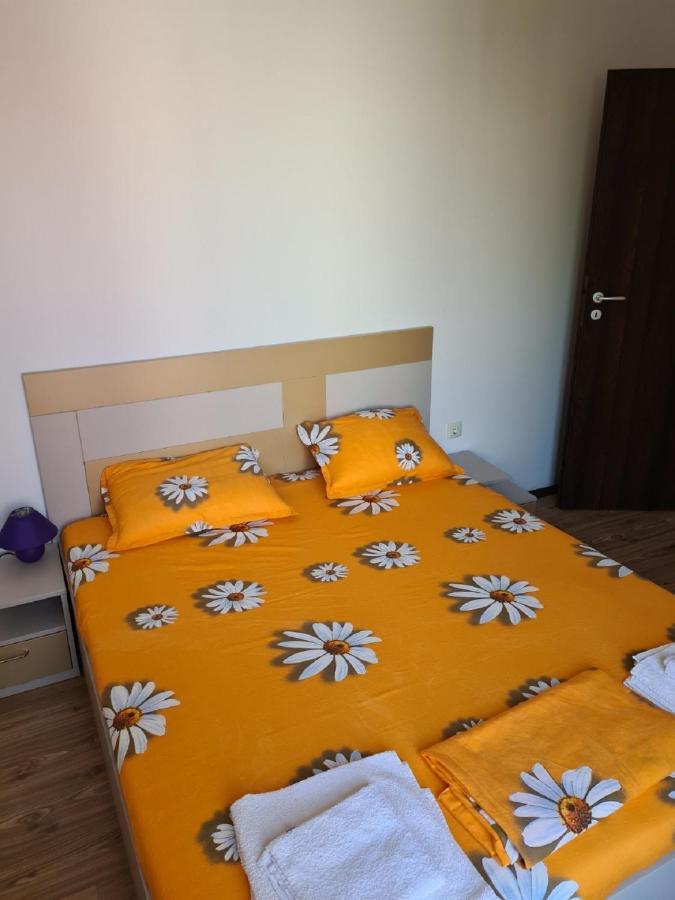 Sea Shore Apartment Sveti Vlas Bagian luar foto