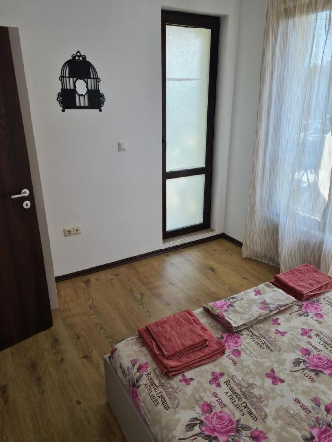 Sea Shore Apartment Sveti Vlas Bagian luar foto