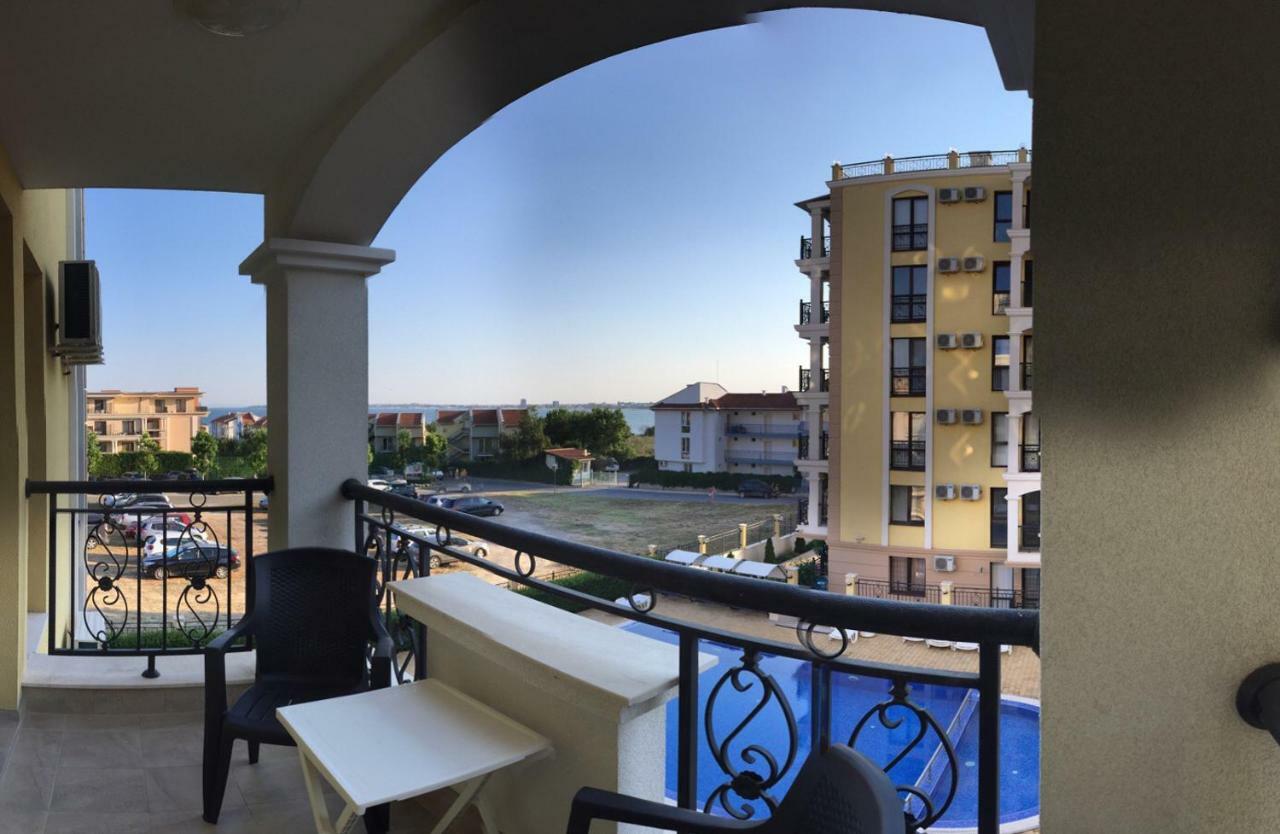 Sea Shore Apartment Sveti Vlas Bagian luar foto