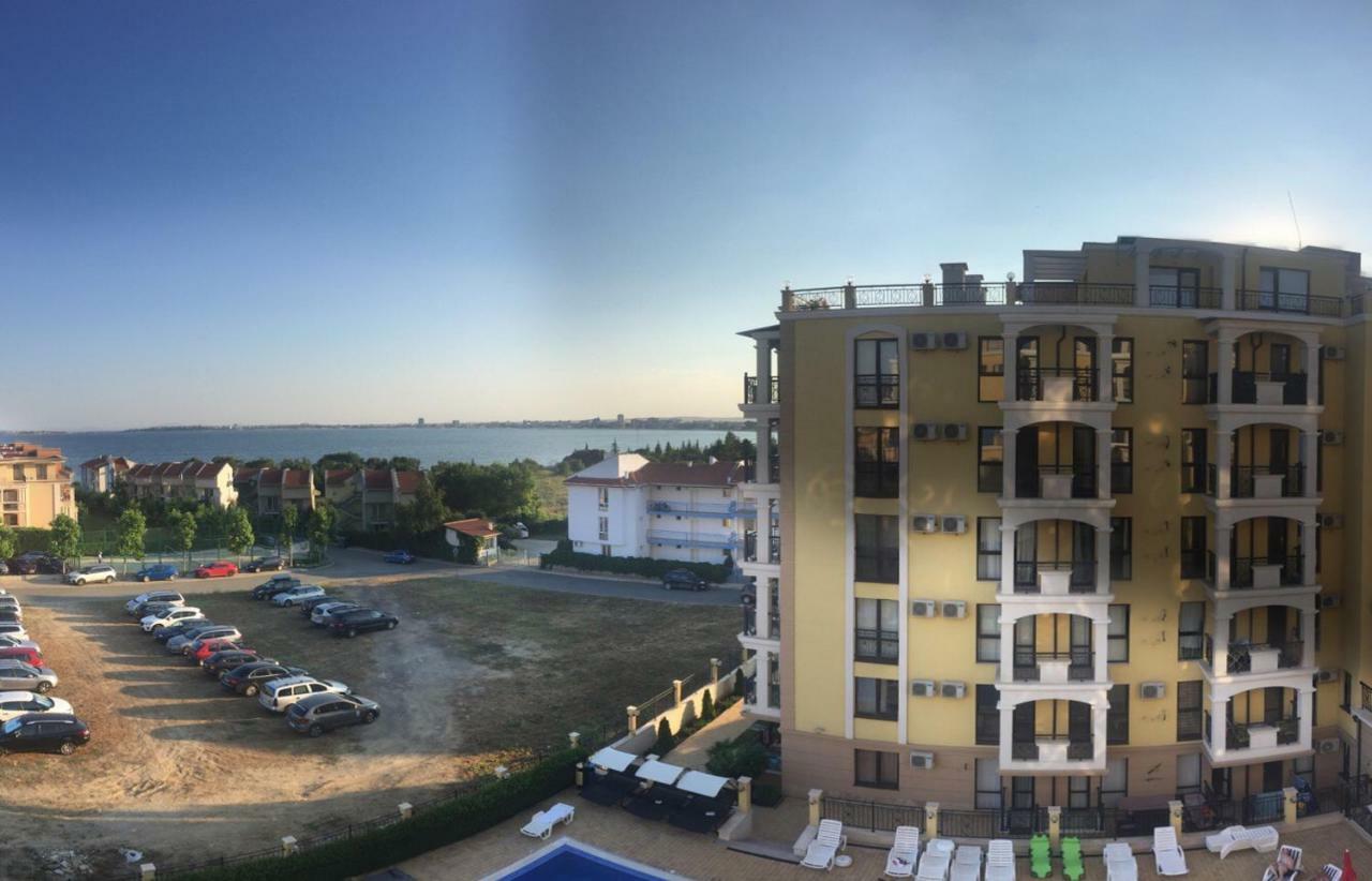 Sea Shore Apartment Sveti Vlas Bagian luar foto