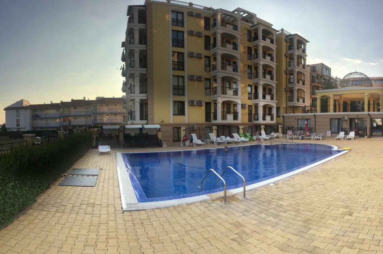Sea Shore Apartment Sveti Vlas Bagian luar foto