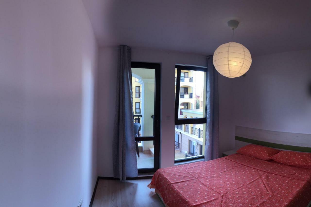 Sea Shore Apartment Sveti Vlas Bagian luar foto